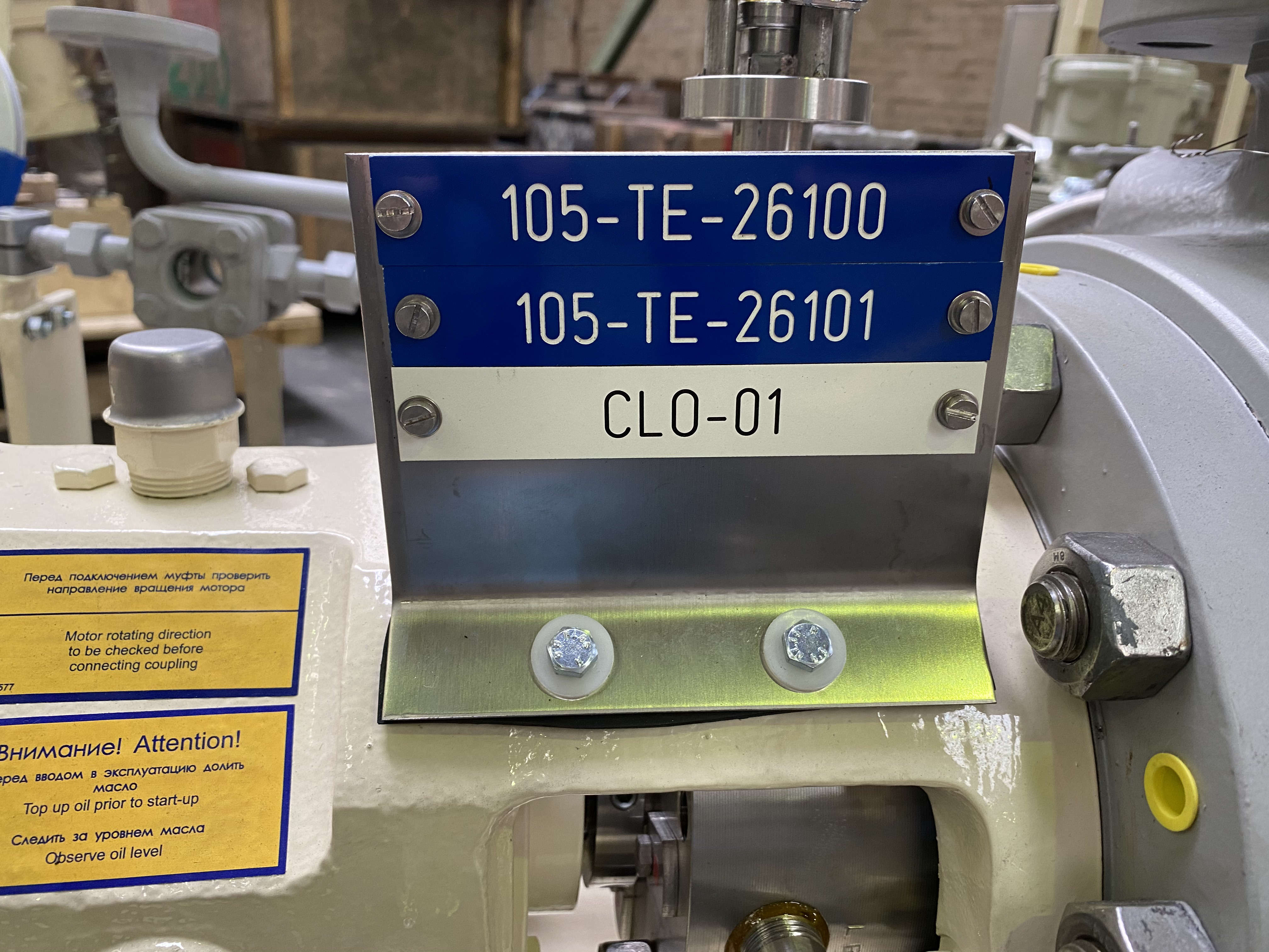 Beschriftung an einer technischen Anlage